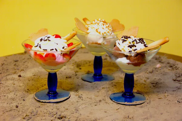 Drie sorbets met slagroom